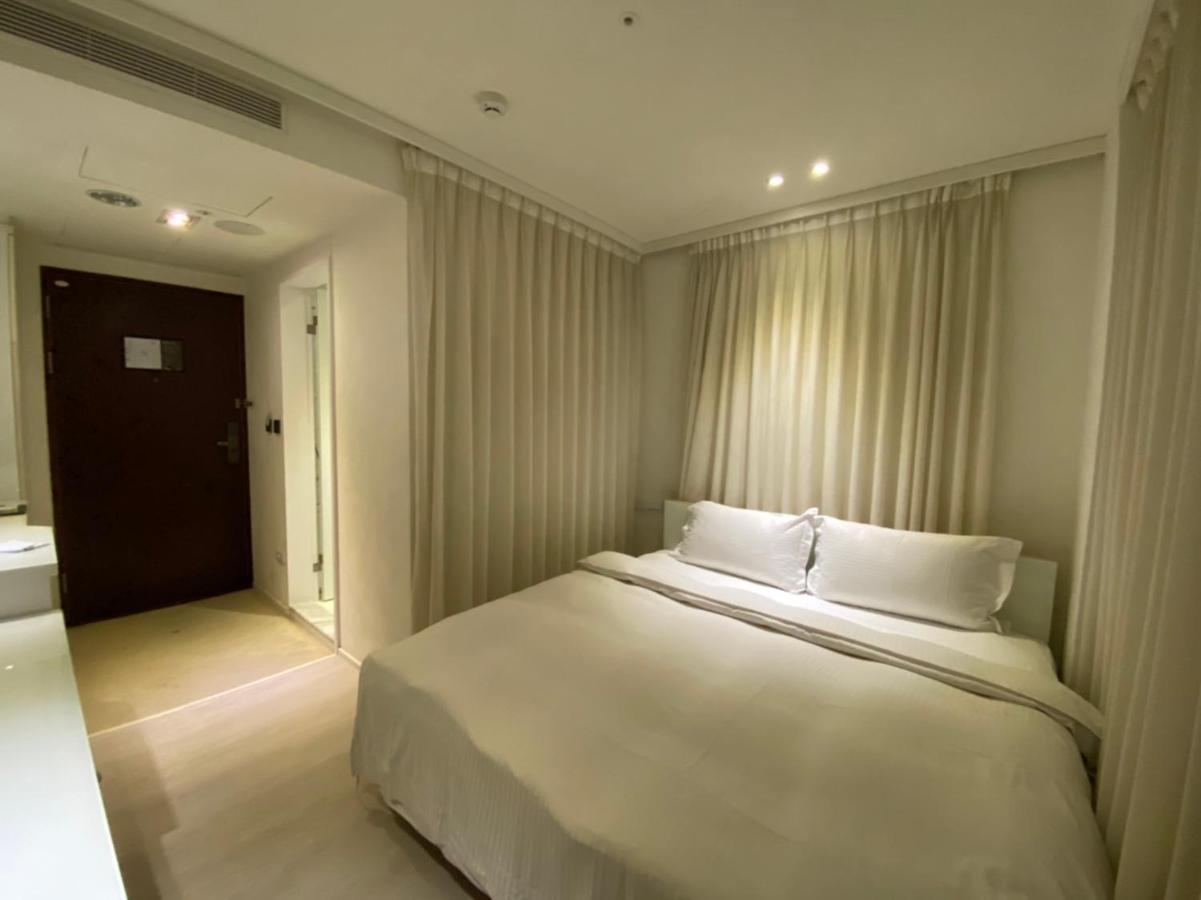 The Tree House Hotel Kaohsiung Exterior photo
