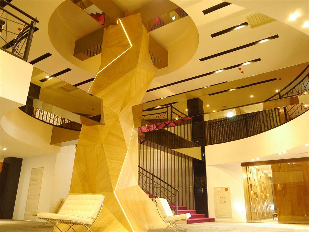 The Tree House Hotel Kaohsiung Exterior photo